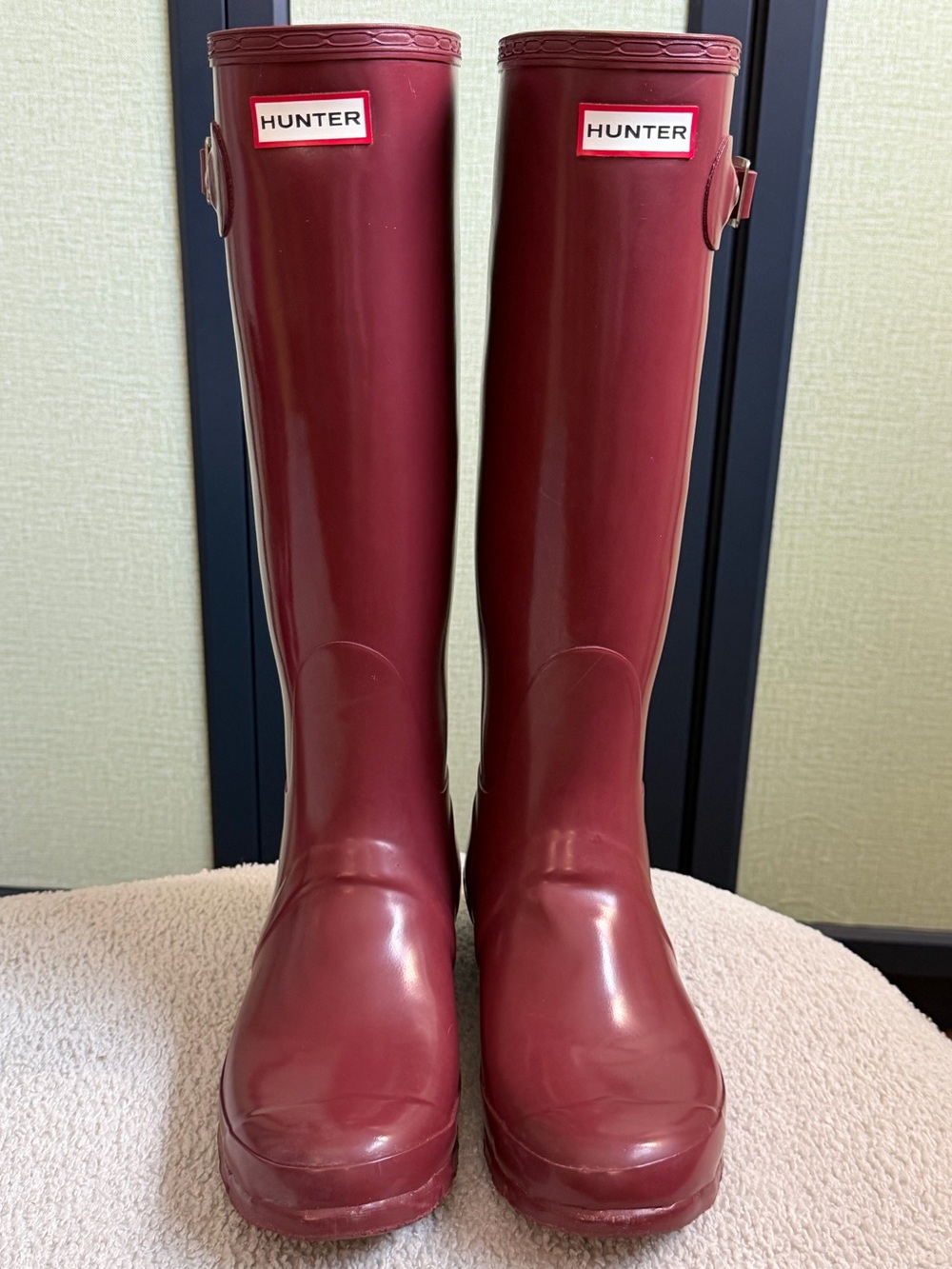 Hunter Original Tall Gloss Rubber Rain Boots in Red, Women’s Size 10